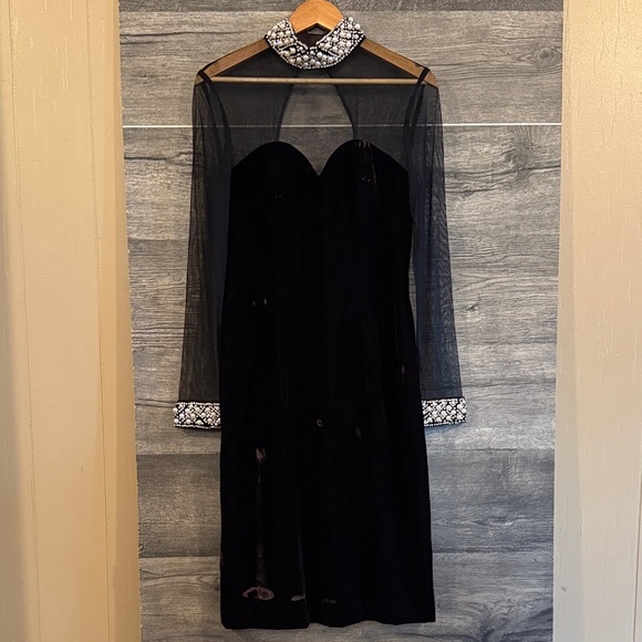 Sherri Hill Dresses & Skirts - Sherri Hill Velvet Sweatheart Neckline Mesh, Crystal & Pearl detail Midi Dress